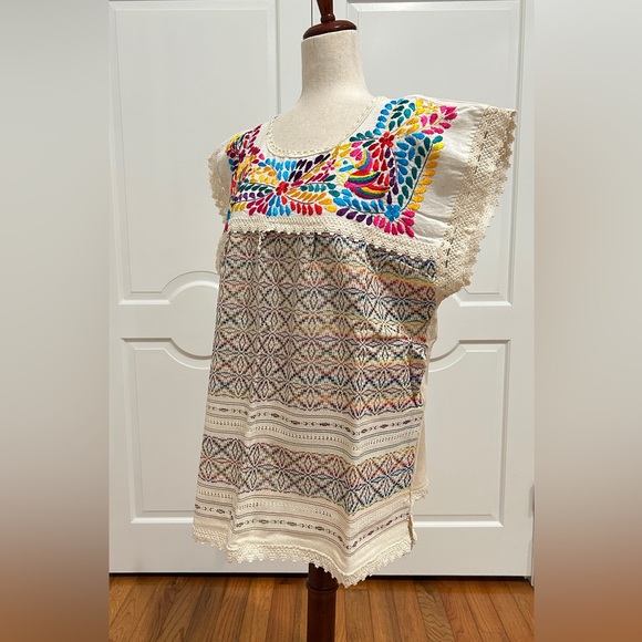 Paloma Embroidered Mexican Blous, With Hand Loom fabric and silk Embroidered. - Picture 7 of 8